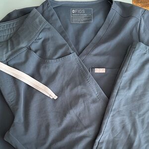 Figs Women’s Dark Harbor Scrub Set. One Pocket Top, Kade Cargo Bottom.